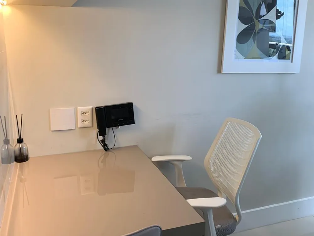 Mesa do consultório para conversar com os pais