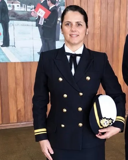 Dra. Janaína Nunes de uniforme da Marinha do Brasil